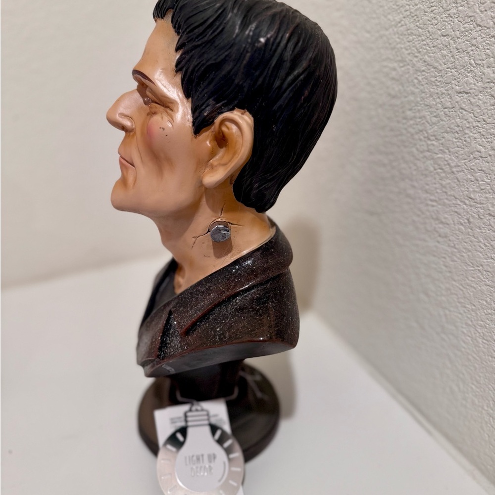 Frankenstein Bust with Red LED Eyes - Picture 4 of 8